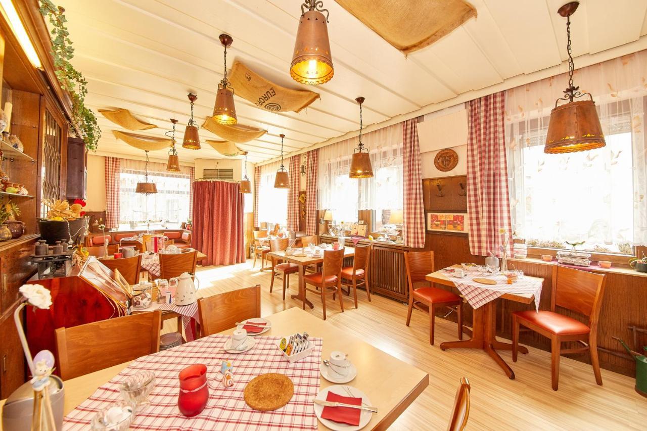 Hotel Zum Dicken Baum Mayen Extérieur photo