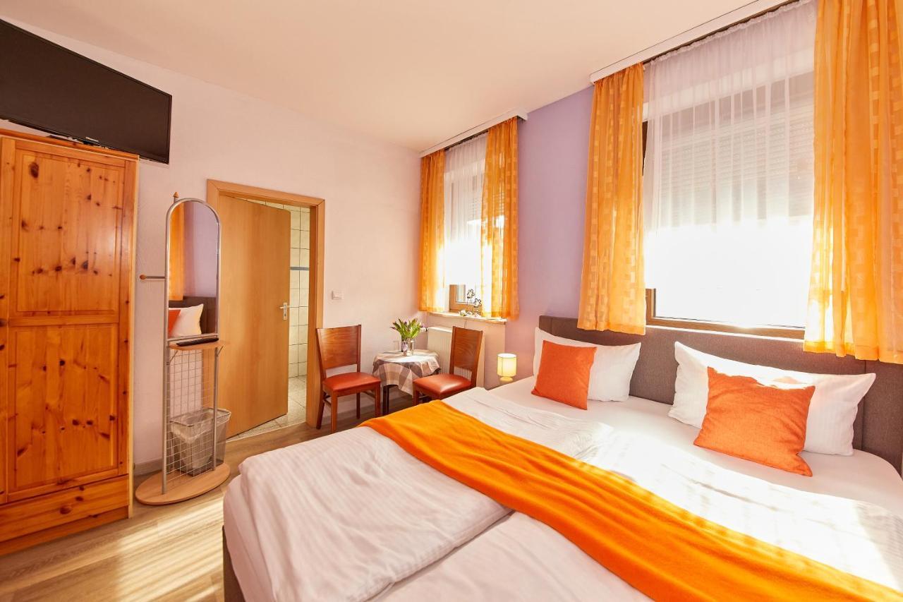Hotel Zum Dicken Baum Mayen Extérieur photo